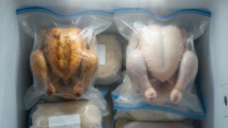 Depositphotos_902574550_XLpollocottocrudofreezer cmpr